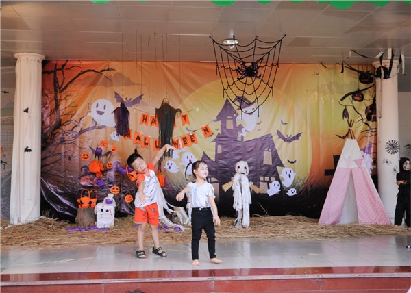 Lễ hội Halloween của các bé trường mầm non Đô thị Sài Đồng